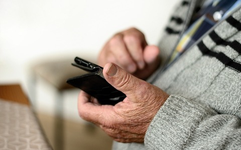 50岁及以上人群上网或提升生活满意度与心理健康